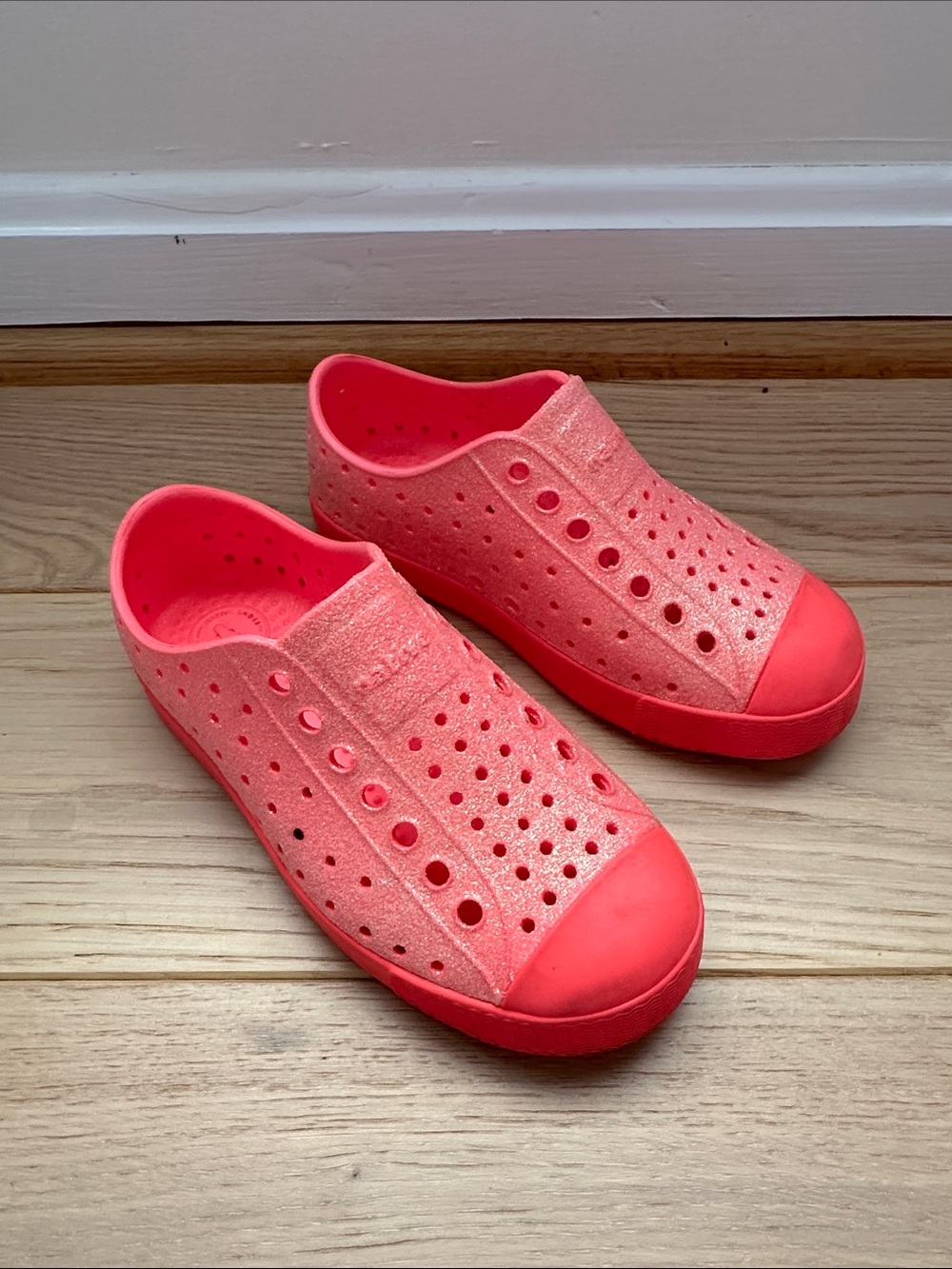 Native Jefferson girls Glitter Slip-On Water Shoes in Bright Pink size C11